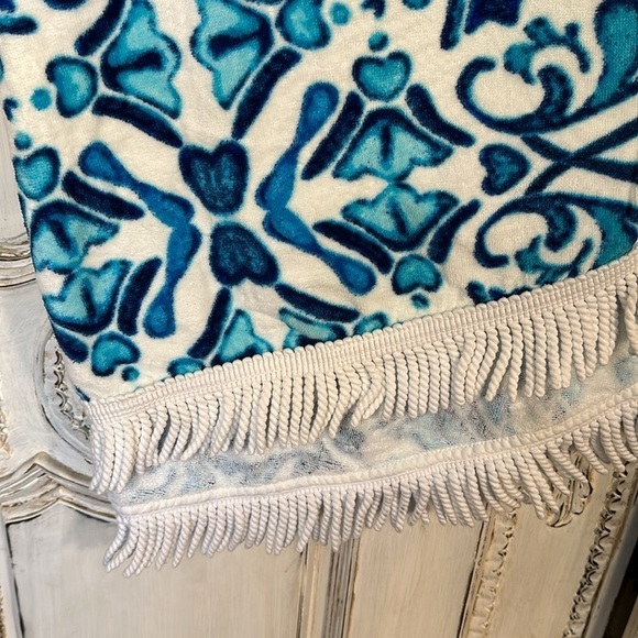 Blue and White Patterned Beach Towel - Picture 2 of 7